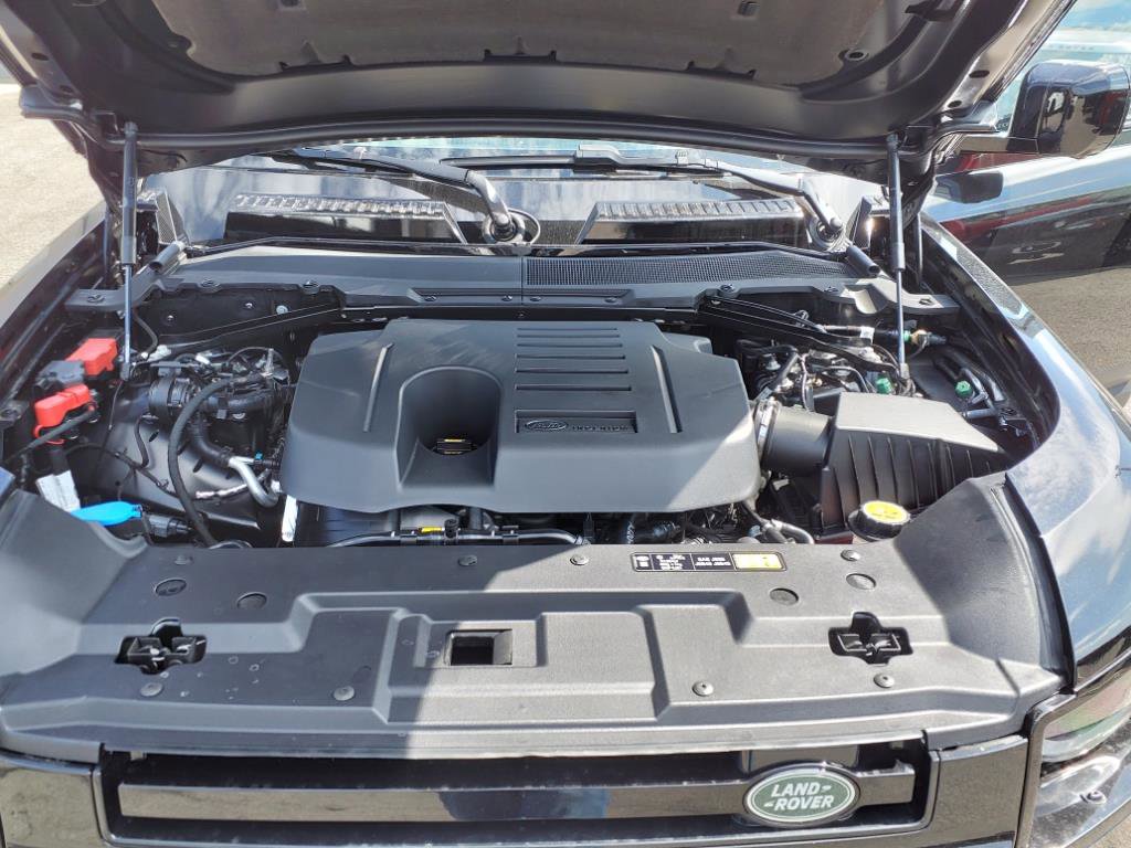 Used 2025 Land Rover Defender 110 S image 9