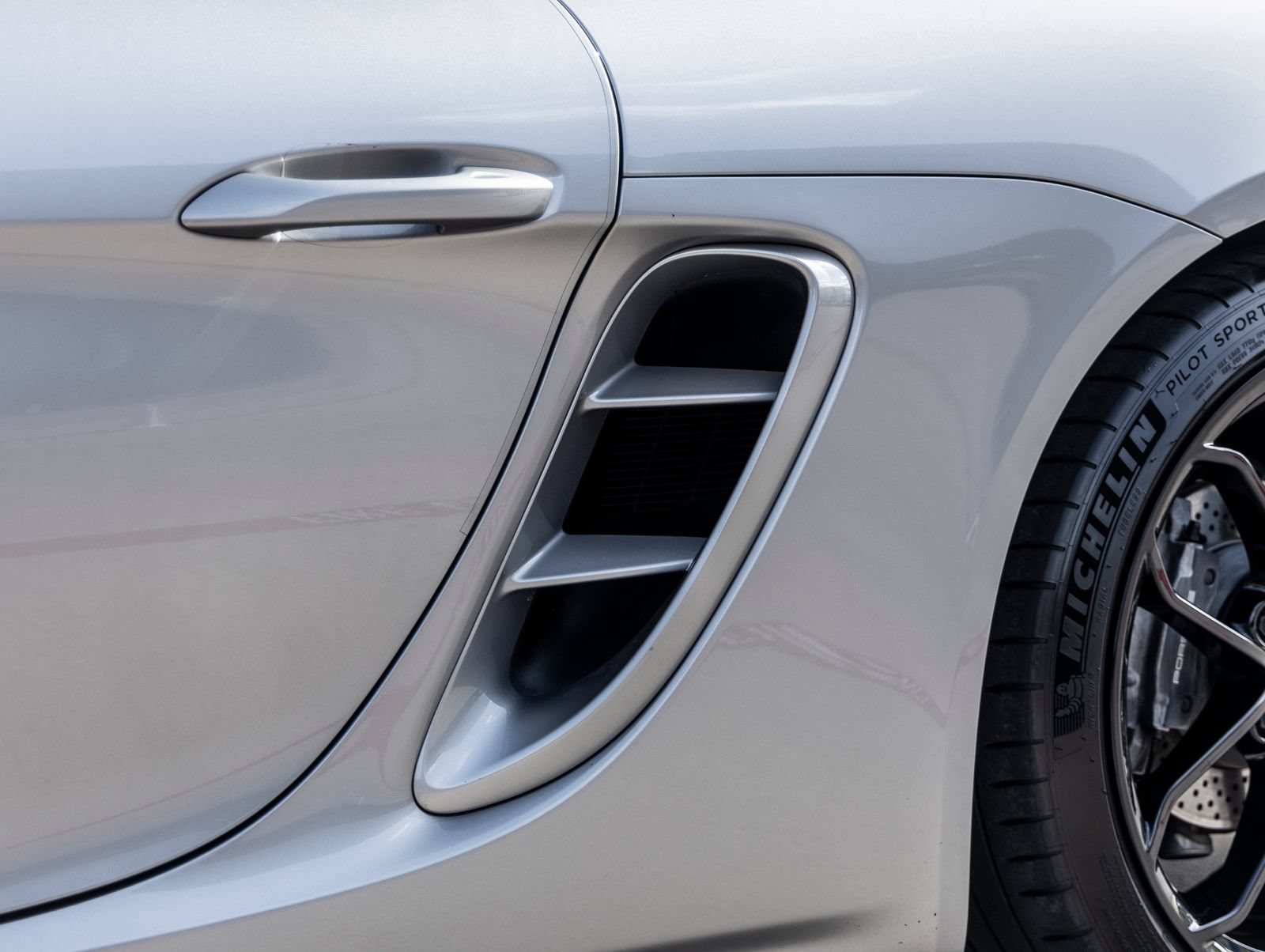 Certified 2024 Porsche 718 Boxster RWD image 17
