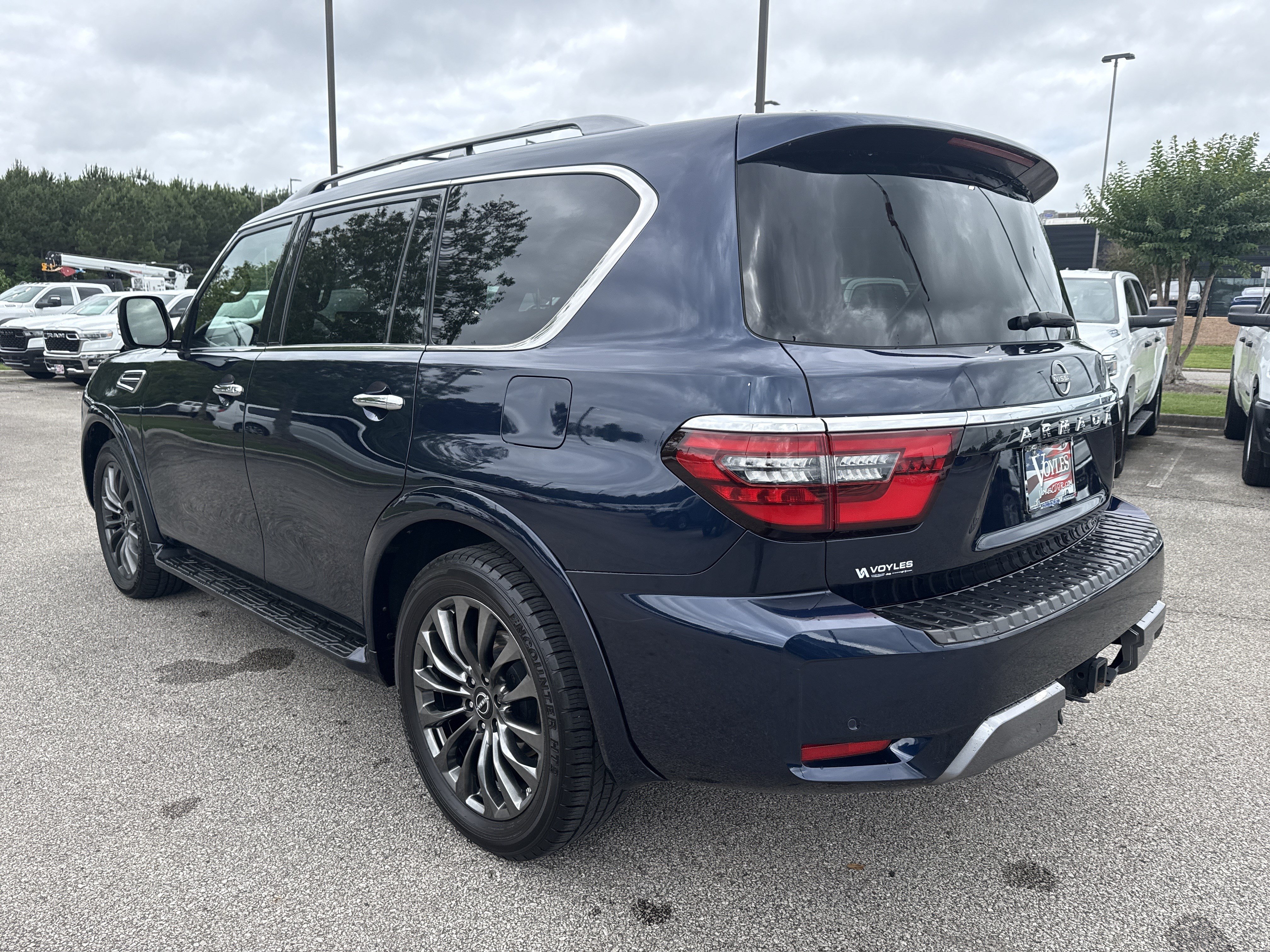 Used 2023 Nissan Armada Platinum w/ Captain's Chairs Package AWD/4WD image 5