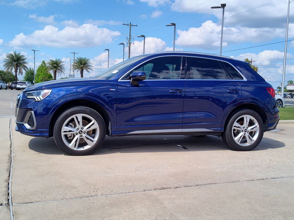 Used 2023 Audi Q3 2.0T Premium w/ Convenience Package AWD/4WD image 3