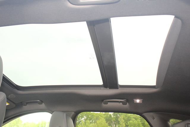 New 2026 Jaguar F-PACE R-Dynamic S image 23