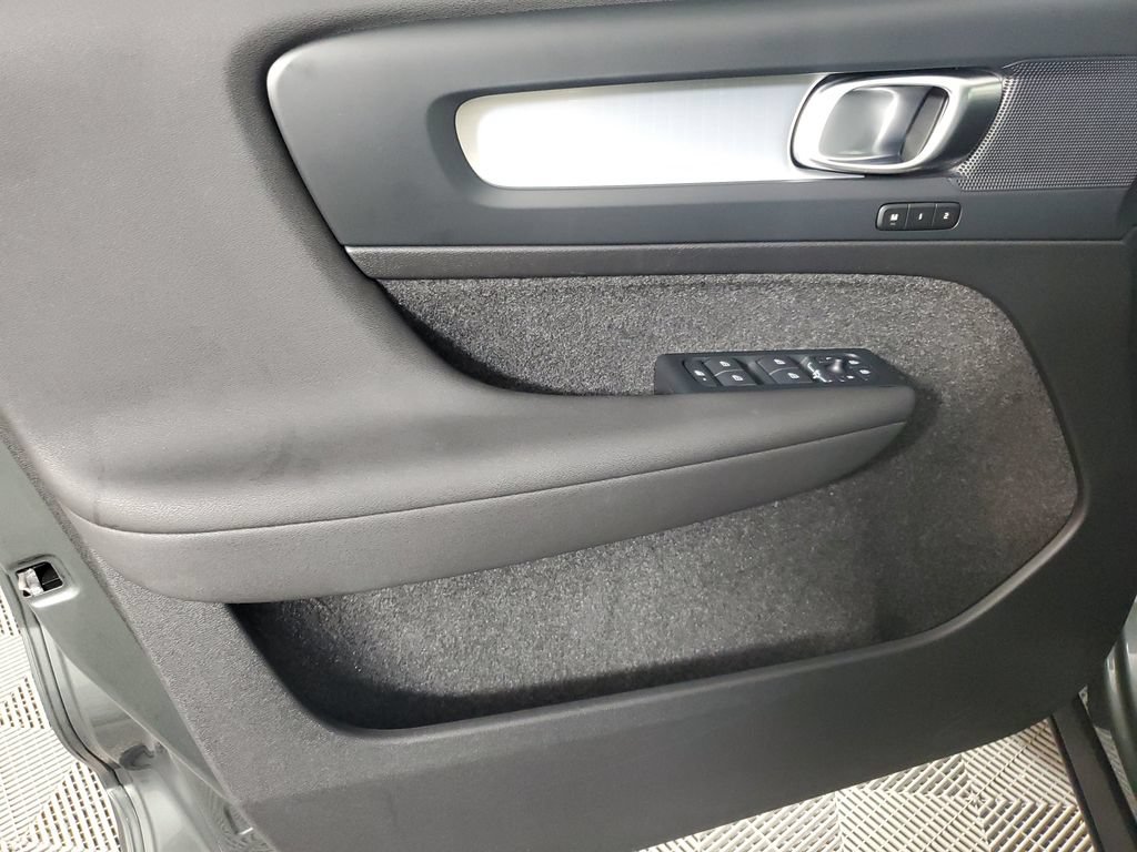 Certified 2026 Volvo XC40 B5 Core AWD/4WD image 21