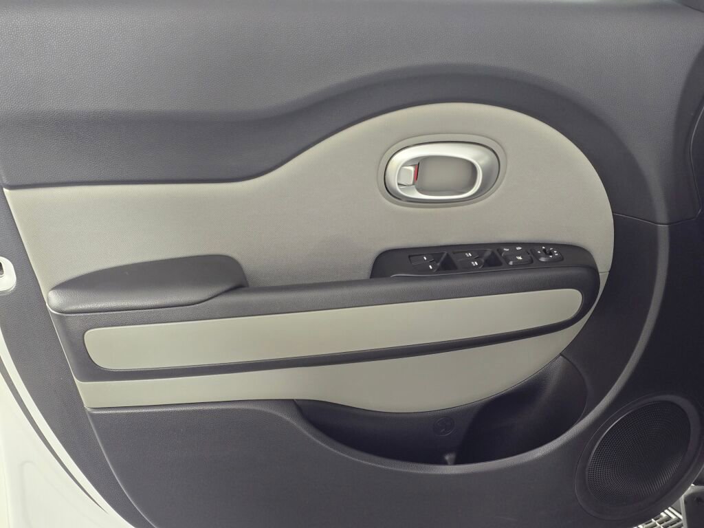 Used 2015 Kia Soul + image 21