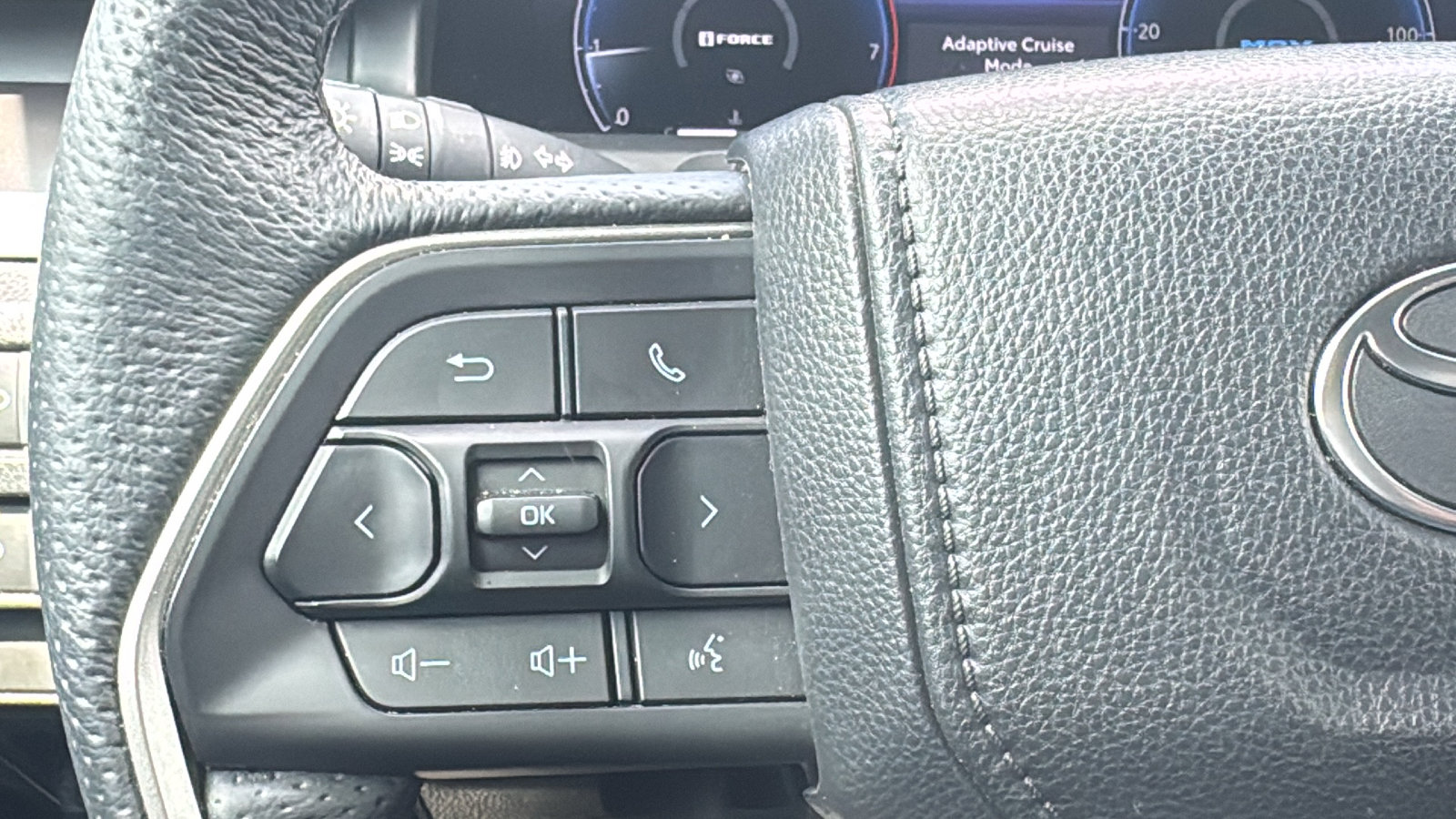 Used 2025 Toyota Tacoma TRD Off-Road AWD/4WD image 22