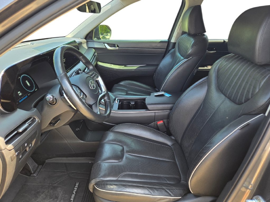 Used 2023 Hyundai Palisade Limited w/ Cargo Package FWD image 17
