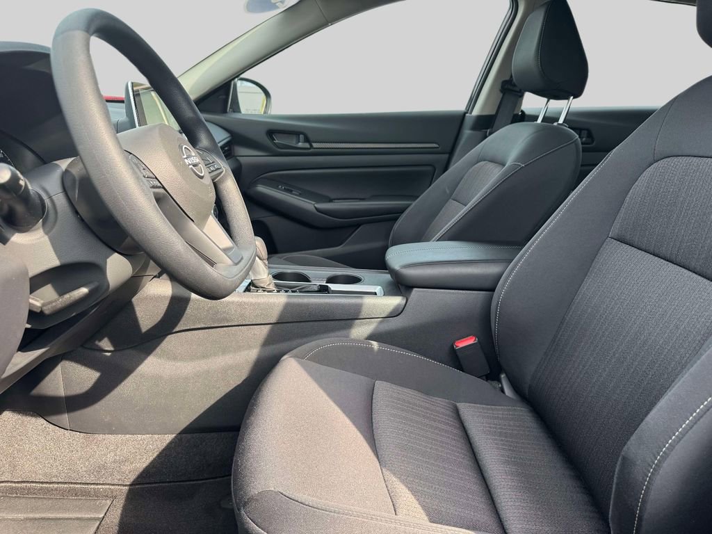 Used 2025 Nissan Altima 2.5 S FWD image 14