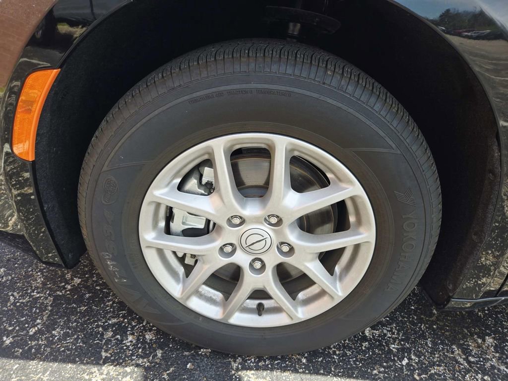 Used 2026 Chrysler Voyager LX image 19