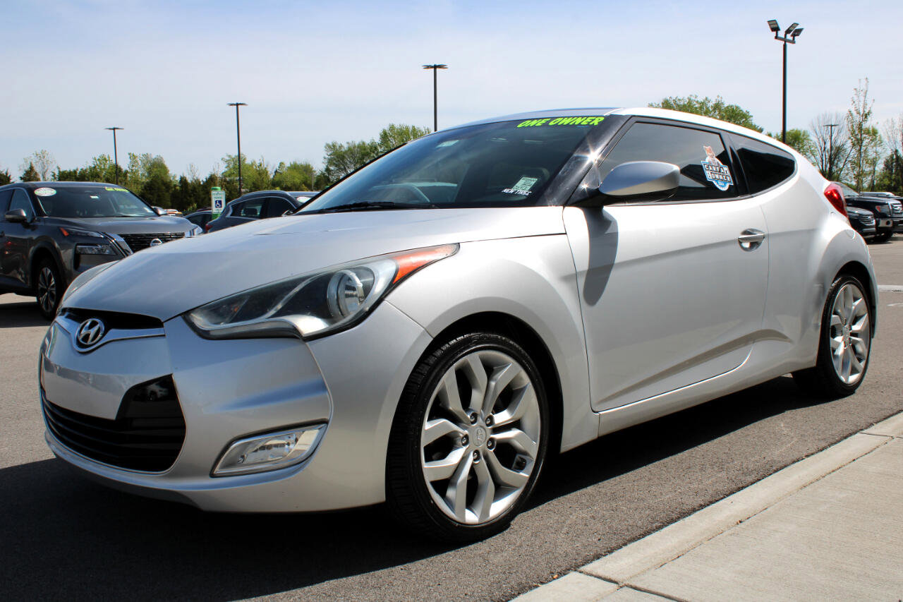 Used 2012 Hyundai Veloster w/ Style Pkg image 3
