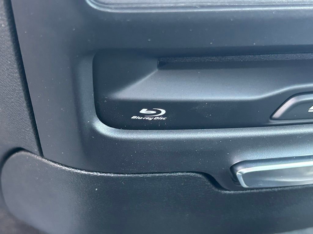 New 2025 Chrysler Pacifica Select w/ Uconnect Theater Family Group image 40