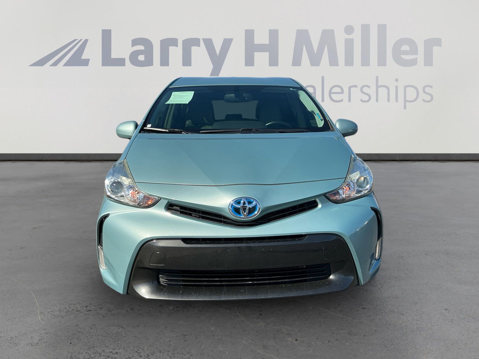 Used 2017 Toyota Prius V Four w/ Carpet Mat Package image 8