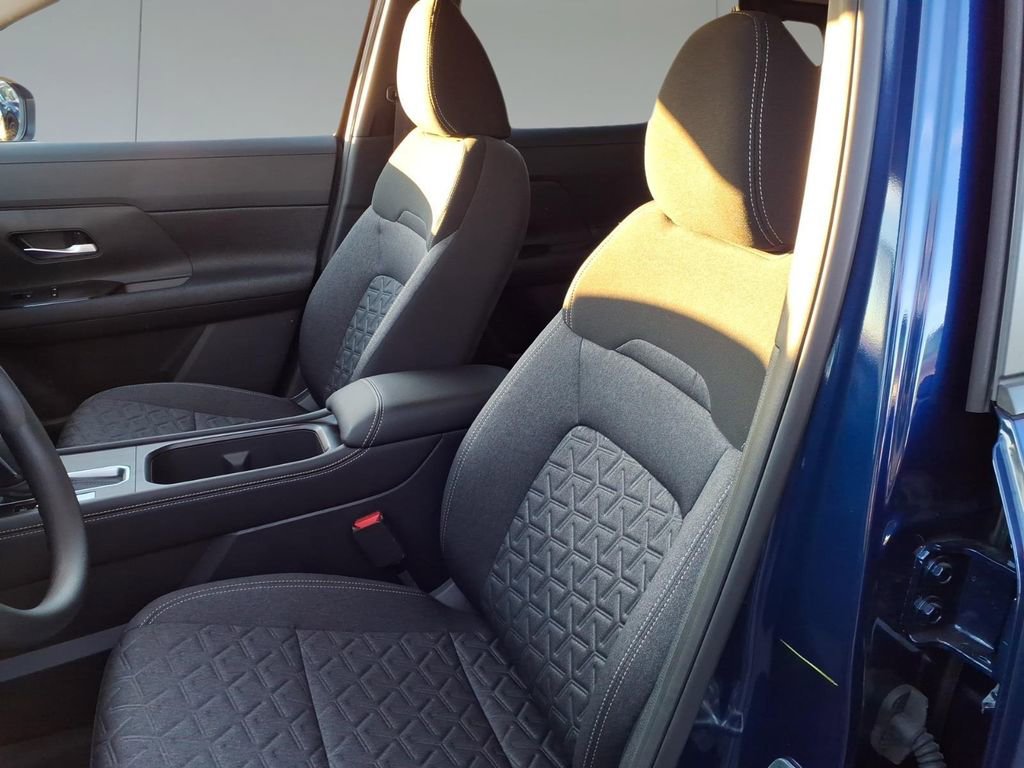 New 2025 Nissan Kicks SV image 12