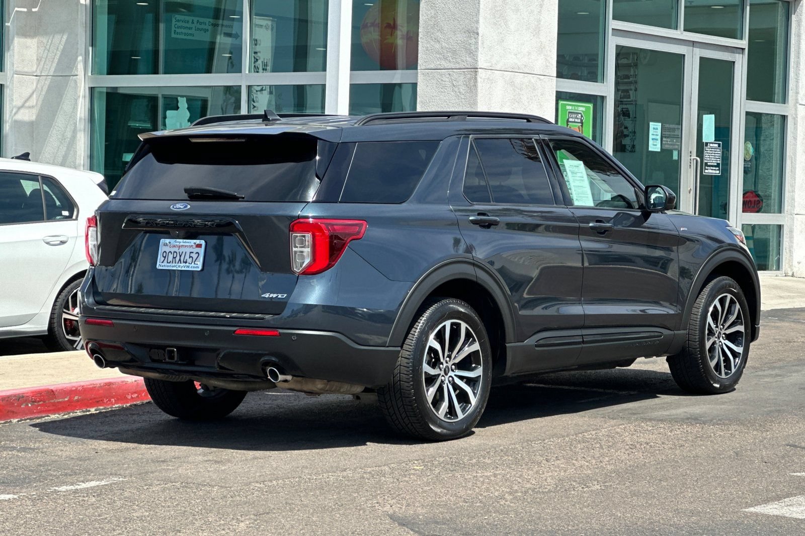Used 2022 Ford Explorer ST-Line w/ Class IV Trailer Tow Package AWD/4WD image 4