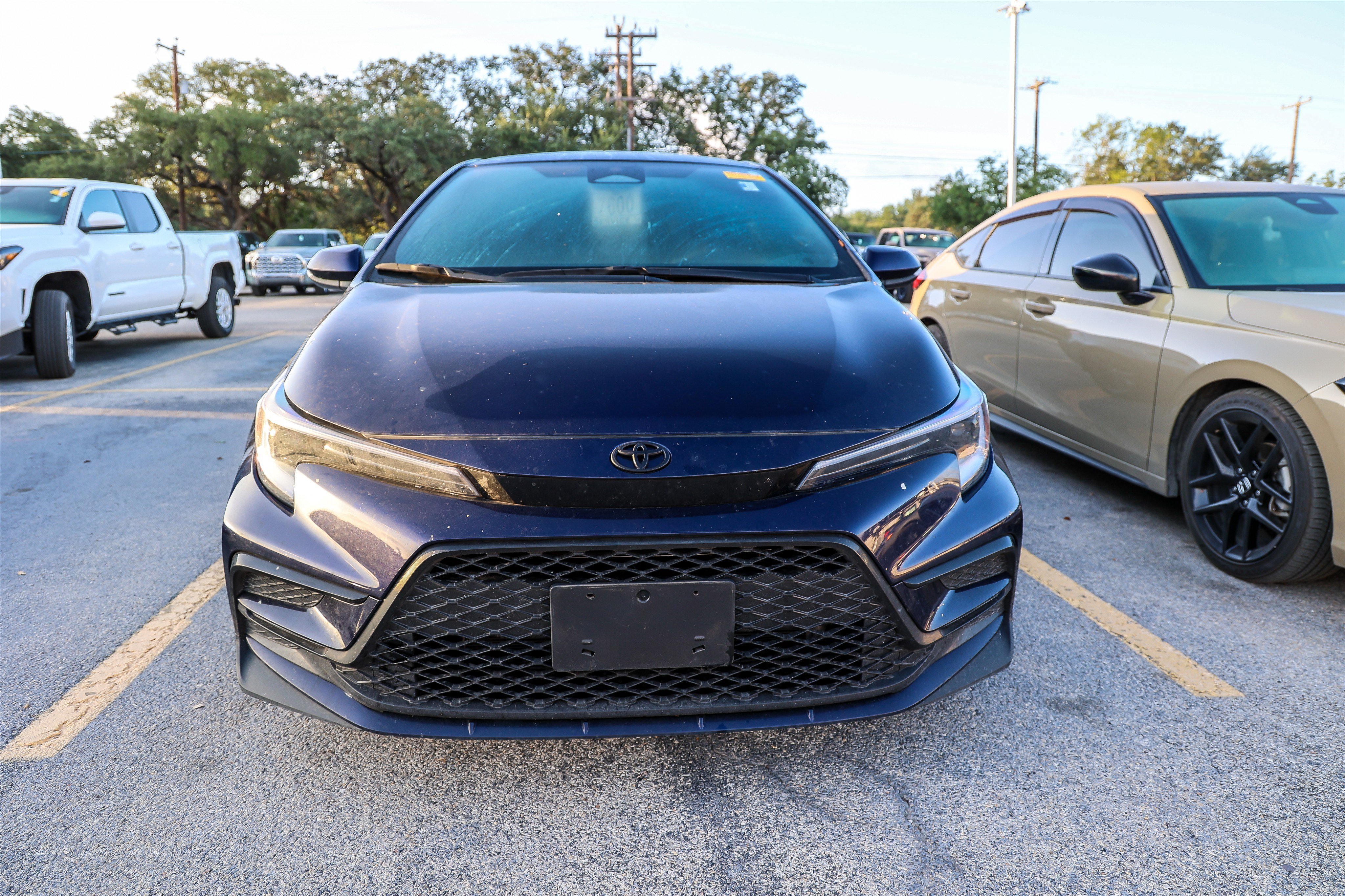 Certified 2025 Toyota Corolla SE FWD image 4