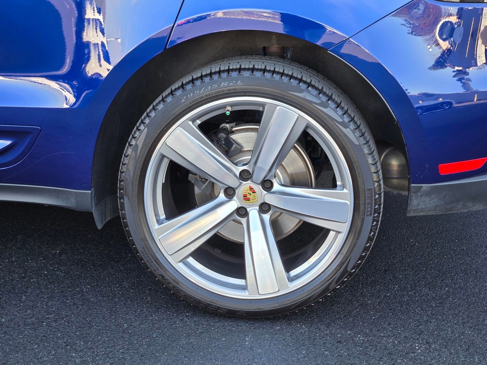 Used 2025 Porsche Macan AWD/4WD image 11