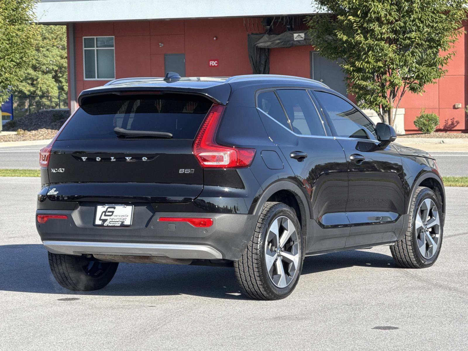 Used 2024 Volvo XC40 B5 Plus image 24