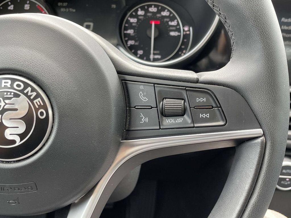 Used 2017 Alfa Romeo Giulia AWD image 36
