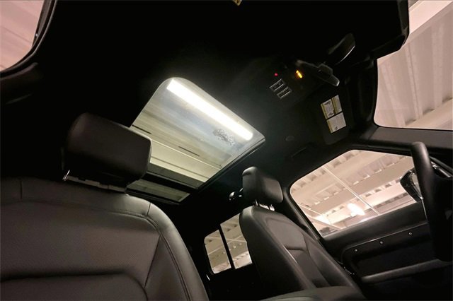 Used 2025 Land Rover Defender 130 S image 30