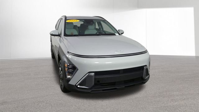 Used 2025 Hyundai Kona SEL AWD/4WD image 3