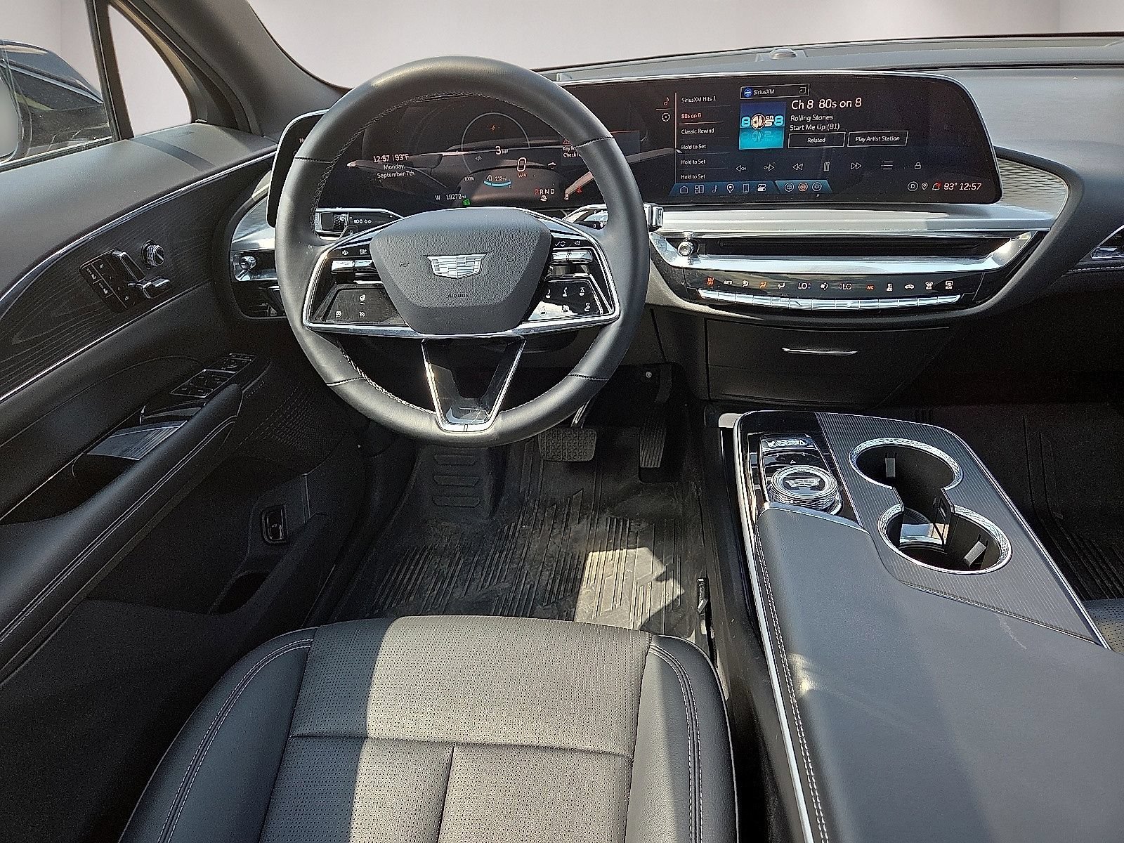 Used 2024 Cadillac Lyriq Luxury w/ LPO, Floor Liner Package AWD/4WD image 20