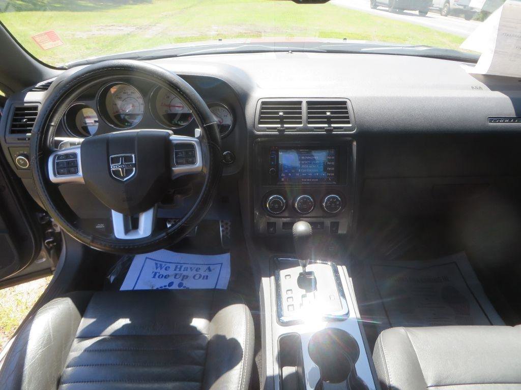 Used 2013 Dodge Challenger SXT image 11