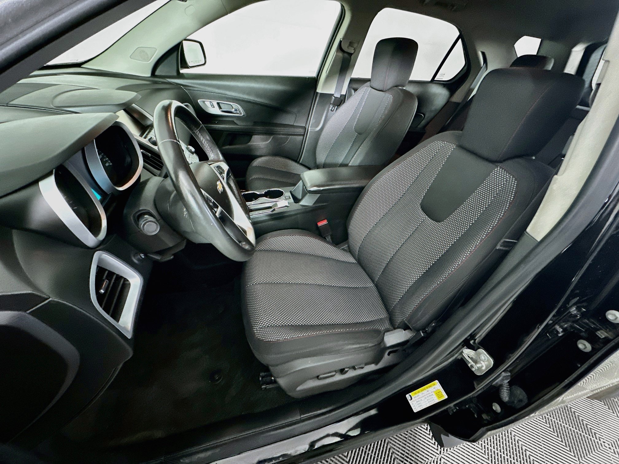Used 2017 Chevrolet Equinox LT w/ Convenience Package FWD image 13