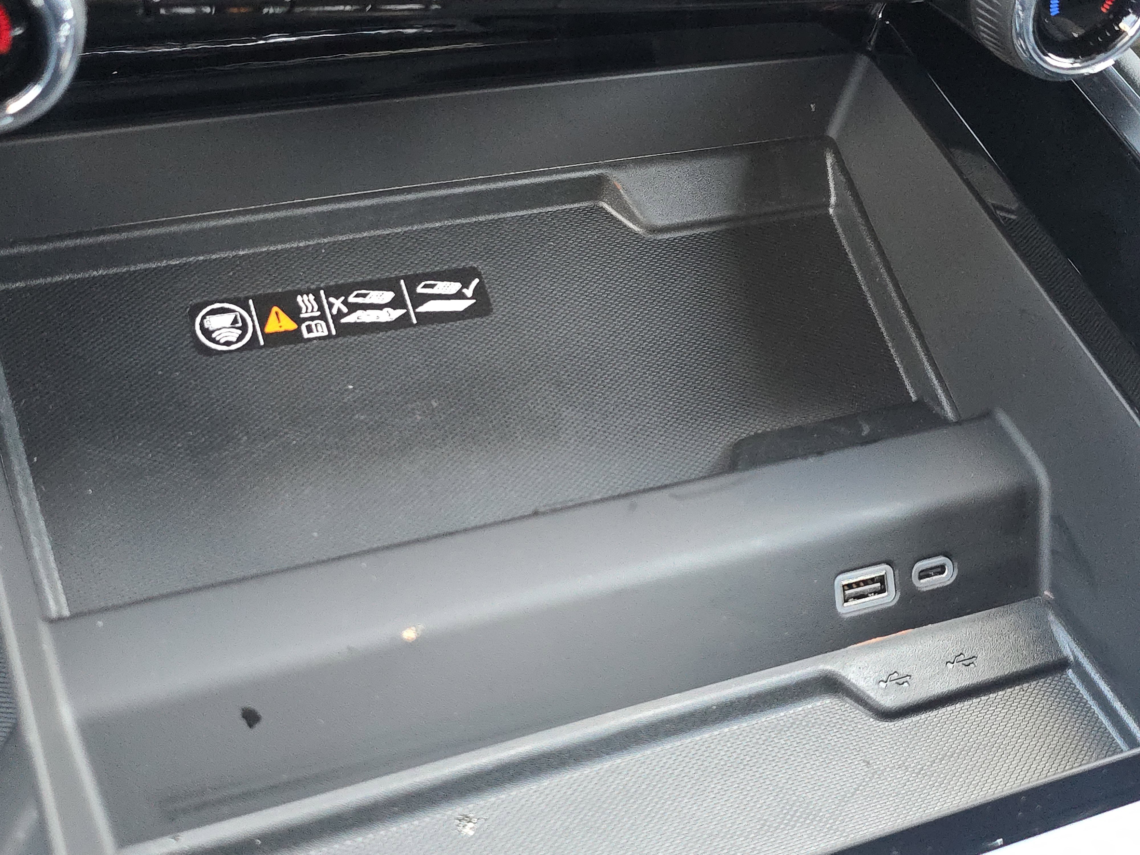 New 2025 Chevrolet Suburban Premier image 22