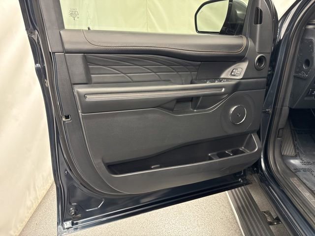 Used 2023 Ford Expedition Platinum image 11