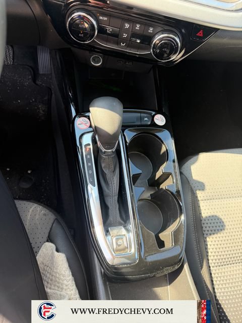 Used 2025 Chevrolet Trax LT FWD image 11