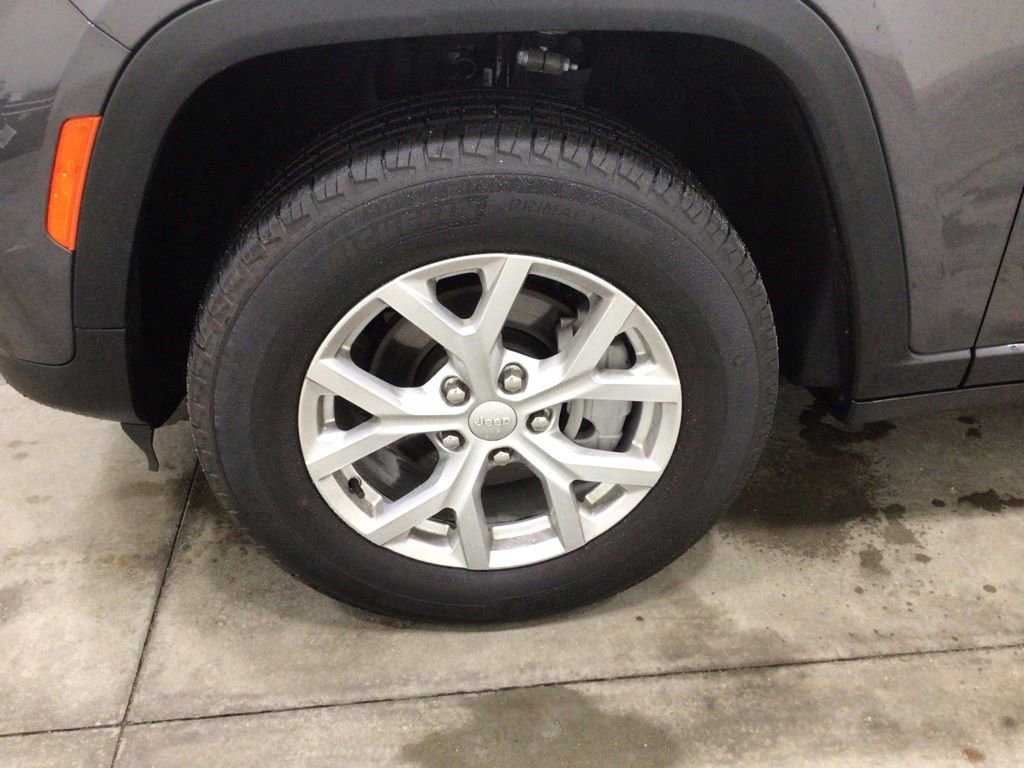 Used 2023 Jeep Grand Cherokee Limited w/ Trailer Tow Prep Group (B) image 8