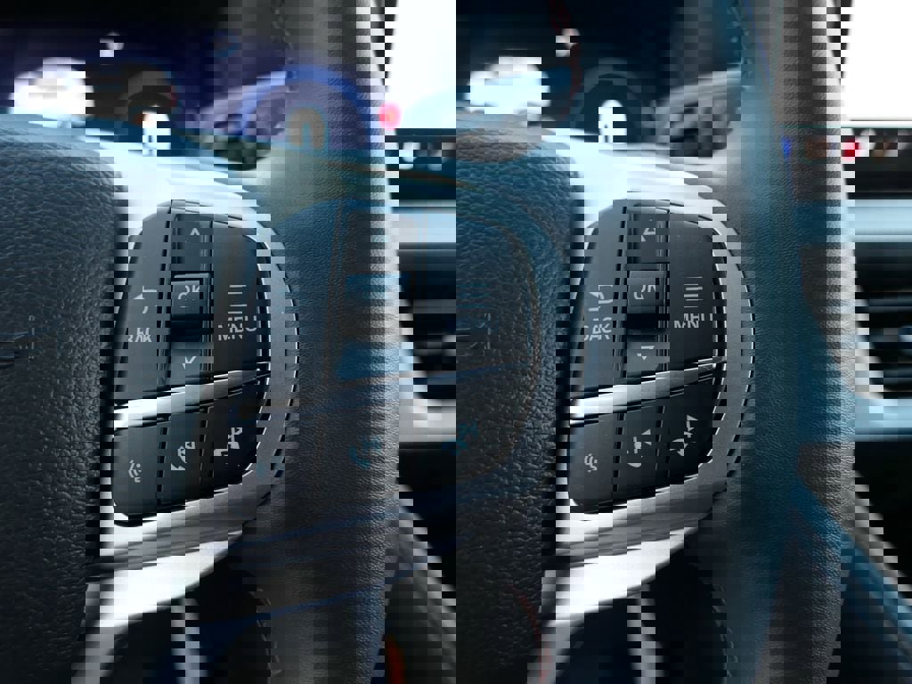 Used 2025 Ford Explorer Active w/ Active Comfort Package image 17