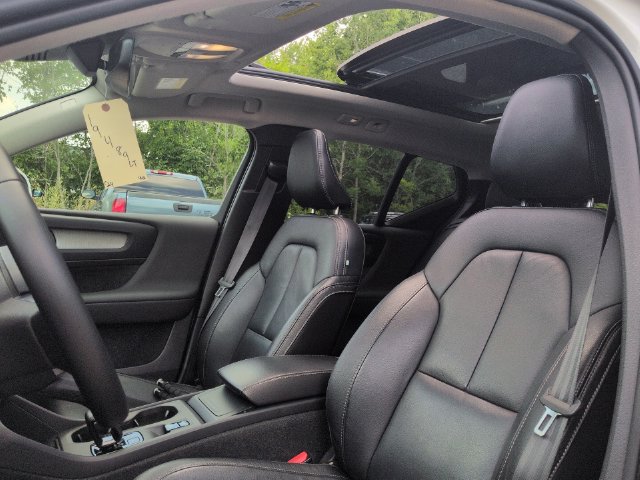Used 2024 Volvo XC40 B5 Core AWD/4WD image 21