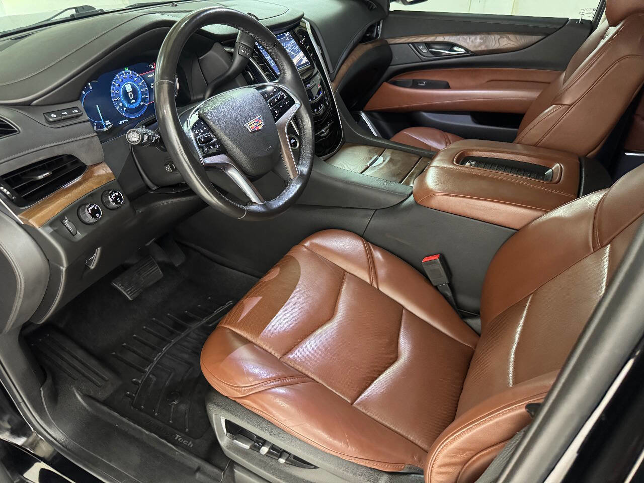 Used 2020 Cadillac Escalade Premium Luxury AWD/4WD image 46