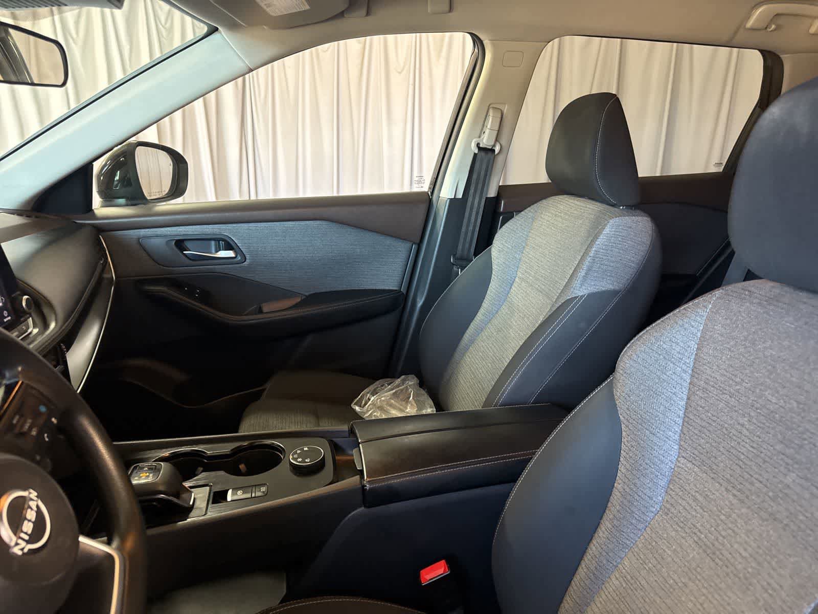 Used 2022 Nissan Rogue SV AWD/4WD image 19