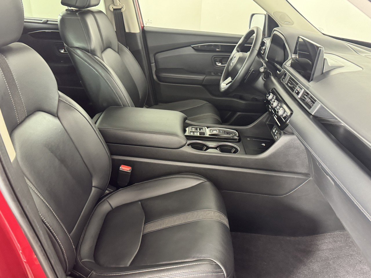 Used 2023 Honda Pilot Touring image 8