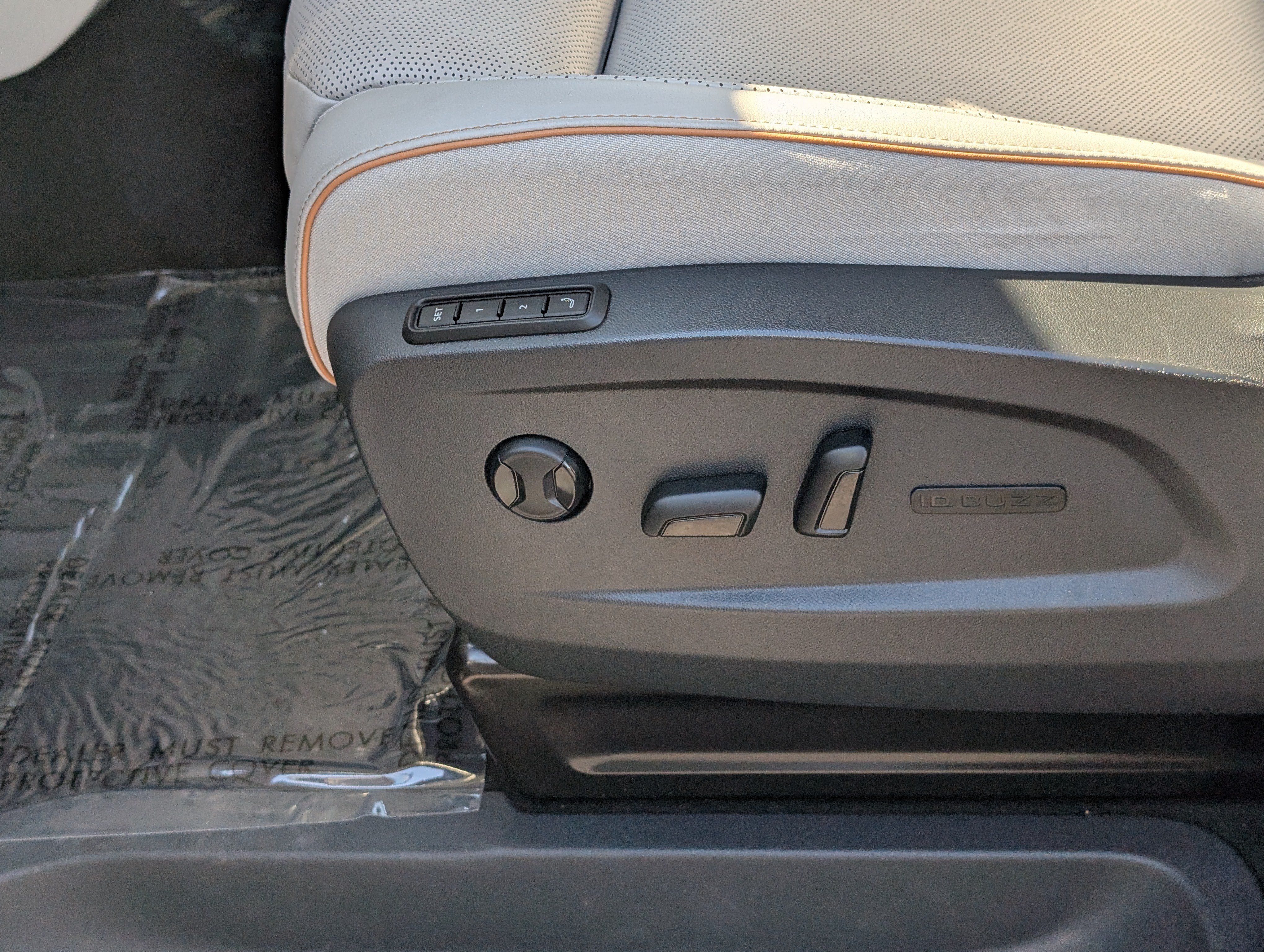Used 2025 Volkswagen ID. Buzz 1st Edition RWD image 22