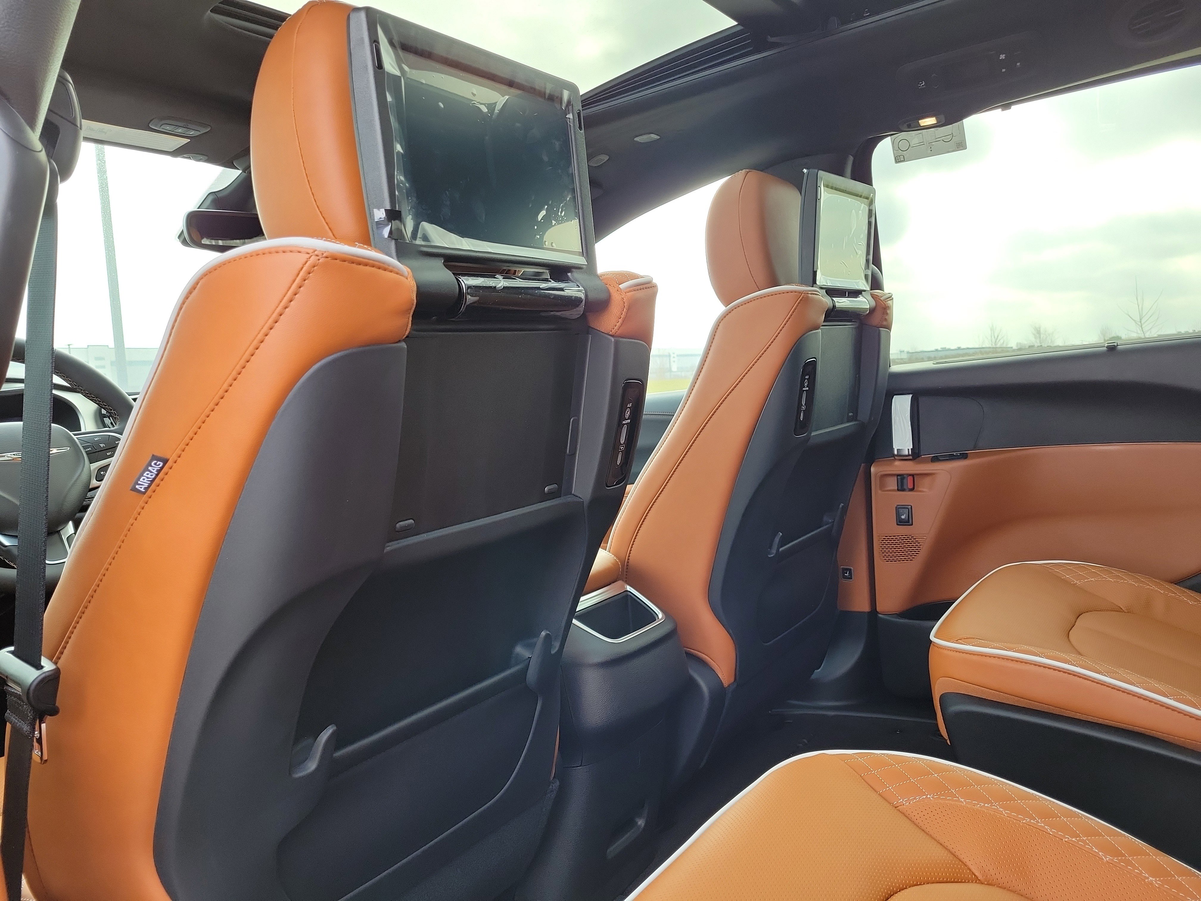 New 2026 Chrysler Pacifica Pinnacle image 12