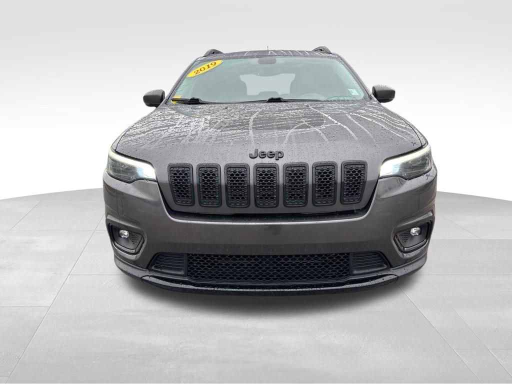 Used 2019 Jeep Cherokee Latitude Plus image 2