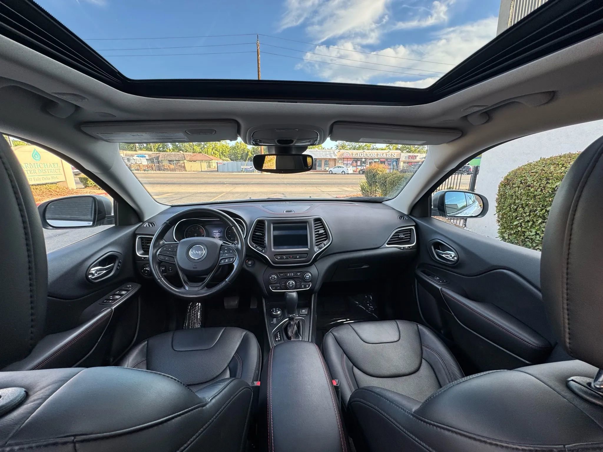 Used 2020 Jeep Cherokee Trailhawk image 18