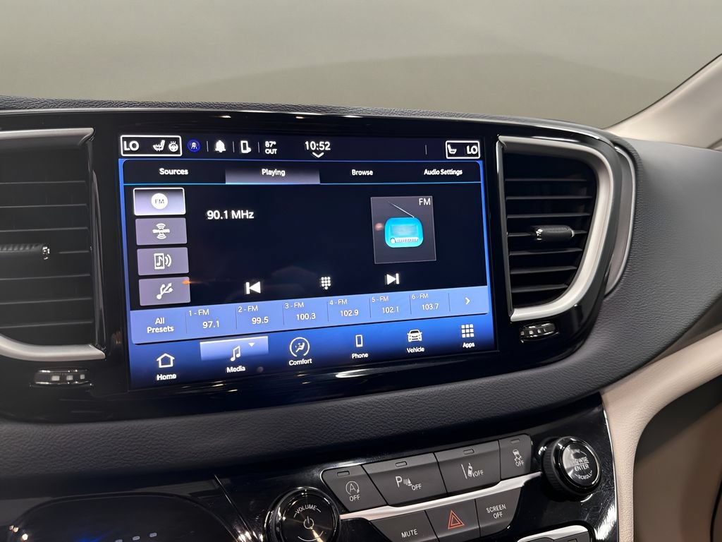 Used 2023 Chrysler Pacifica Touring-L FWD image 36