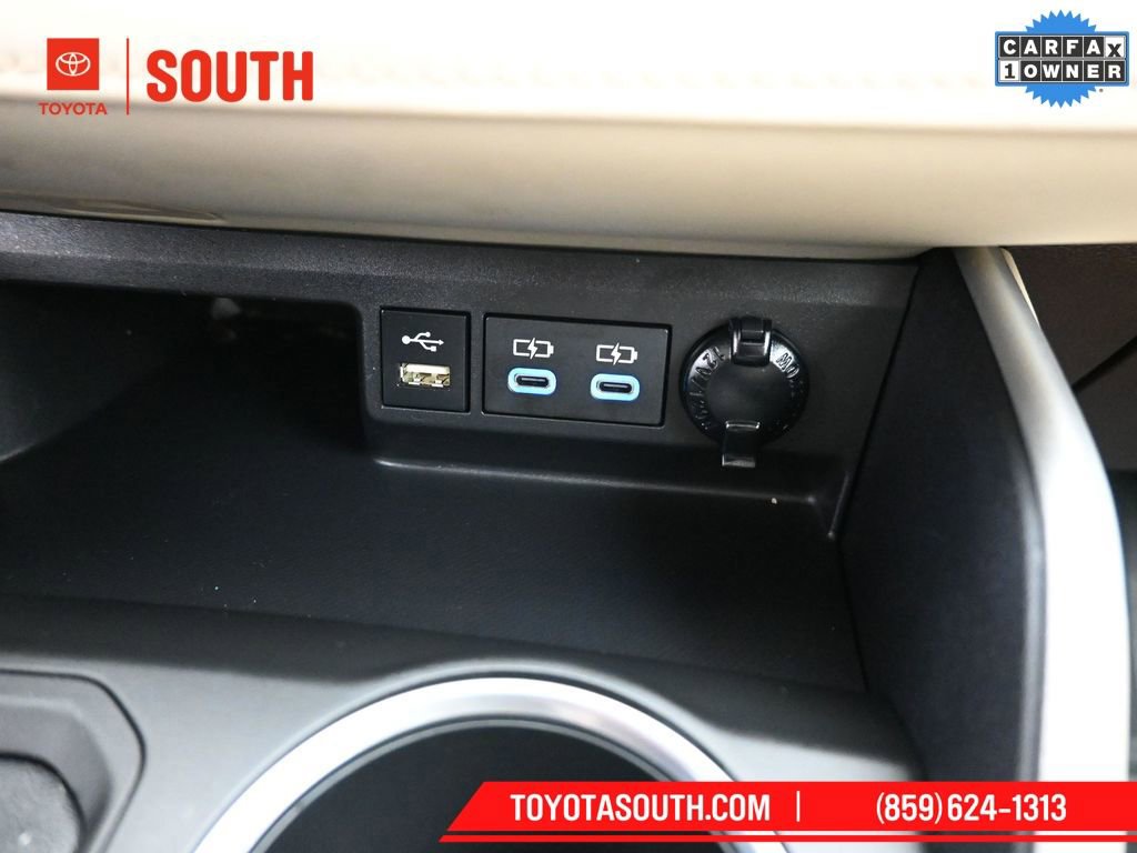 Used 2022 Toyota Highlander XLE image 18
