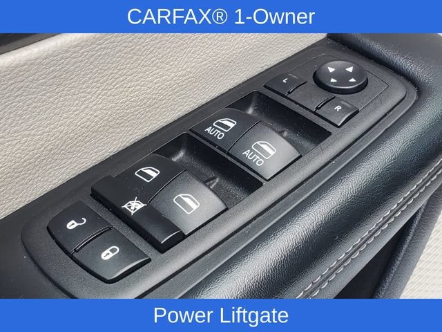 Used 2023 Chrysler Pacifica Touring-L FWD image 10