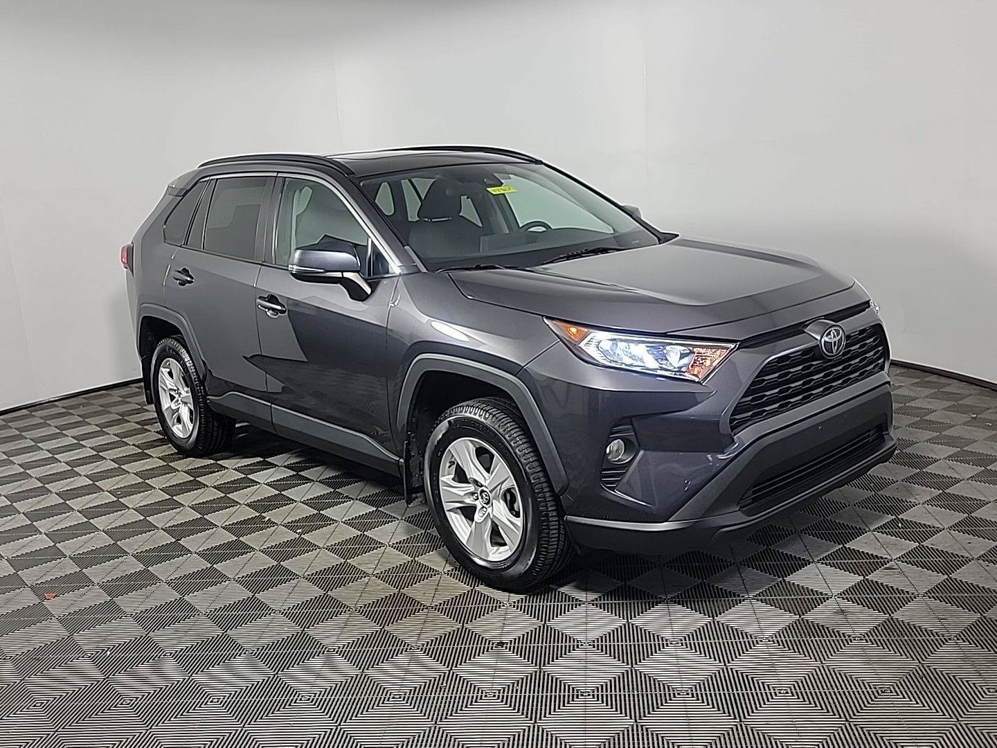 Used 2021 Toyota RAV4 XLE w/ Convenience Package AWD/4WD image 1