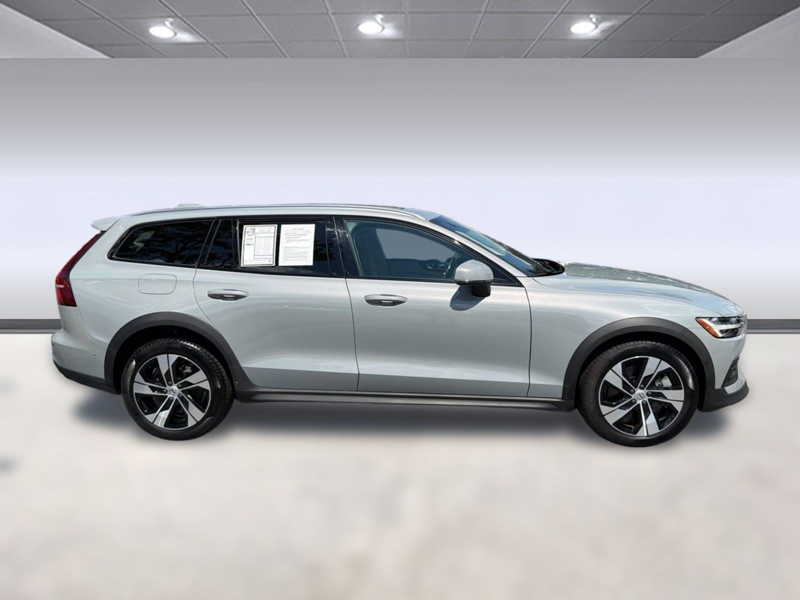 Certified 2025 Volvo V60 B5 Cross Country Plus AWD/4WD image 7