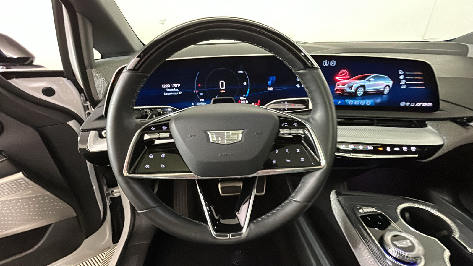 Used 2025 Cadillac Optiq Luxury 2 w/ LPO, Floor Liner Package AWD/4WD image 18