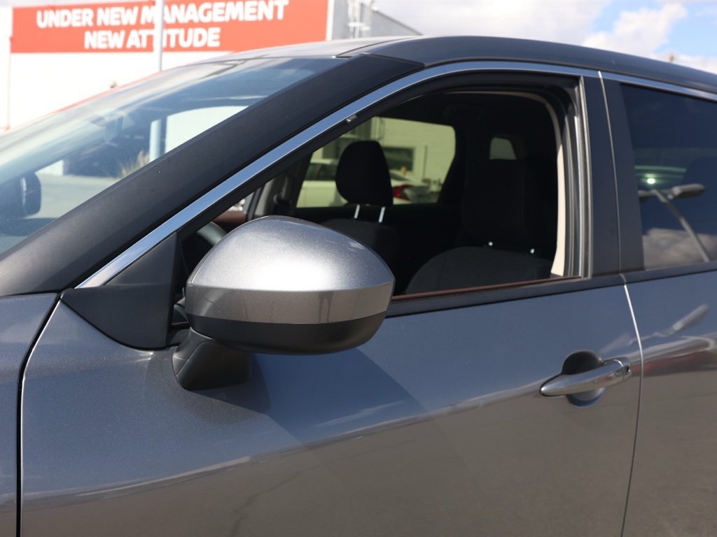 Used 2023 Nissan Rogue SV image 12