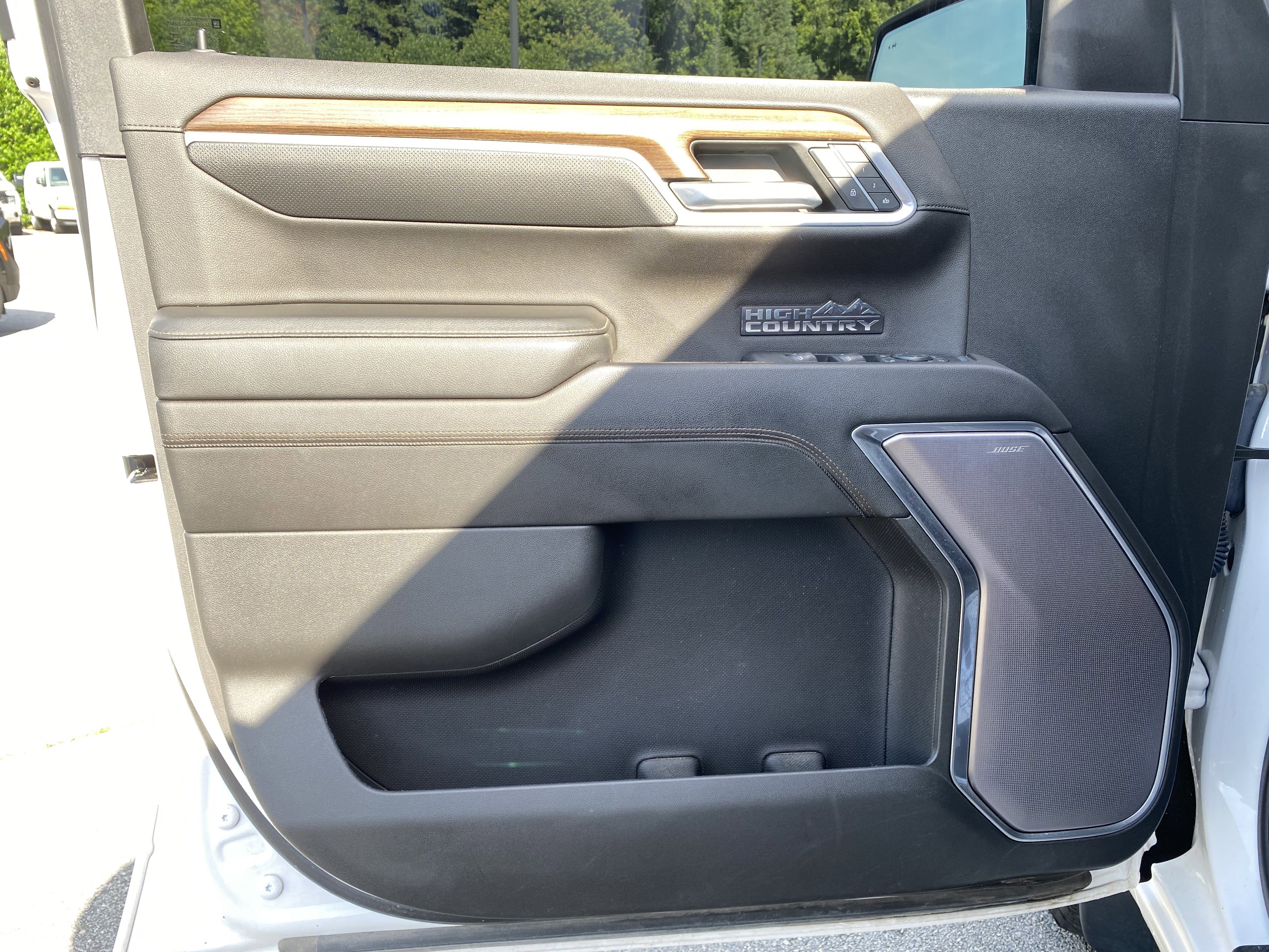 Used 2022 Chevrolet Silverado 1500 High Country w/ High Country Premium Package AWD/4WD image 15