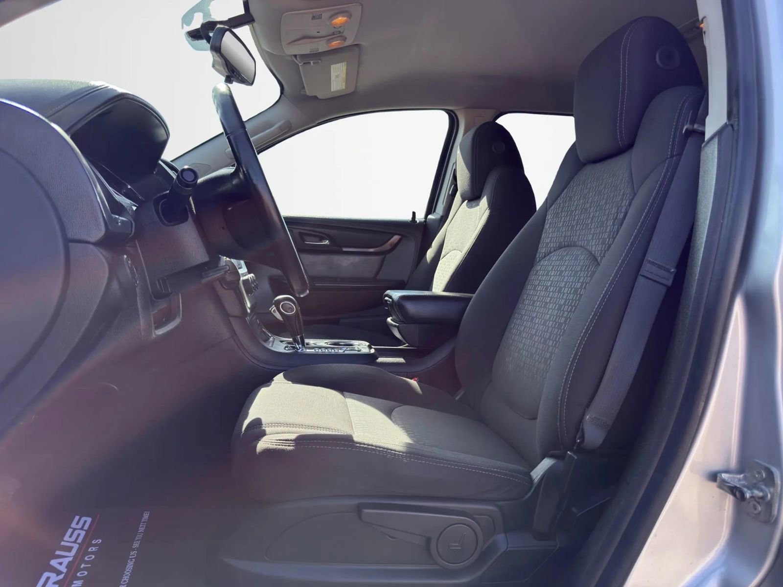 Used 2014 GMC Acadia SLE image 9