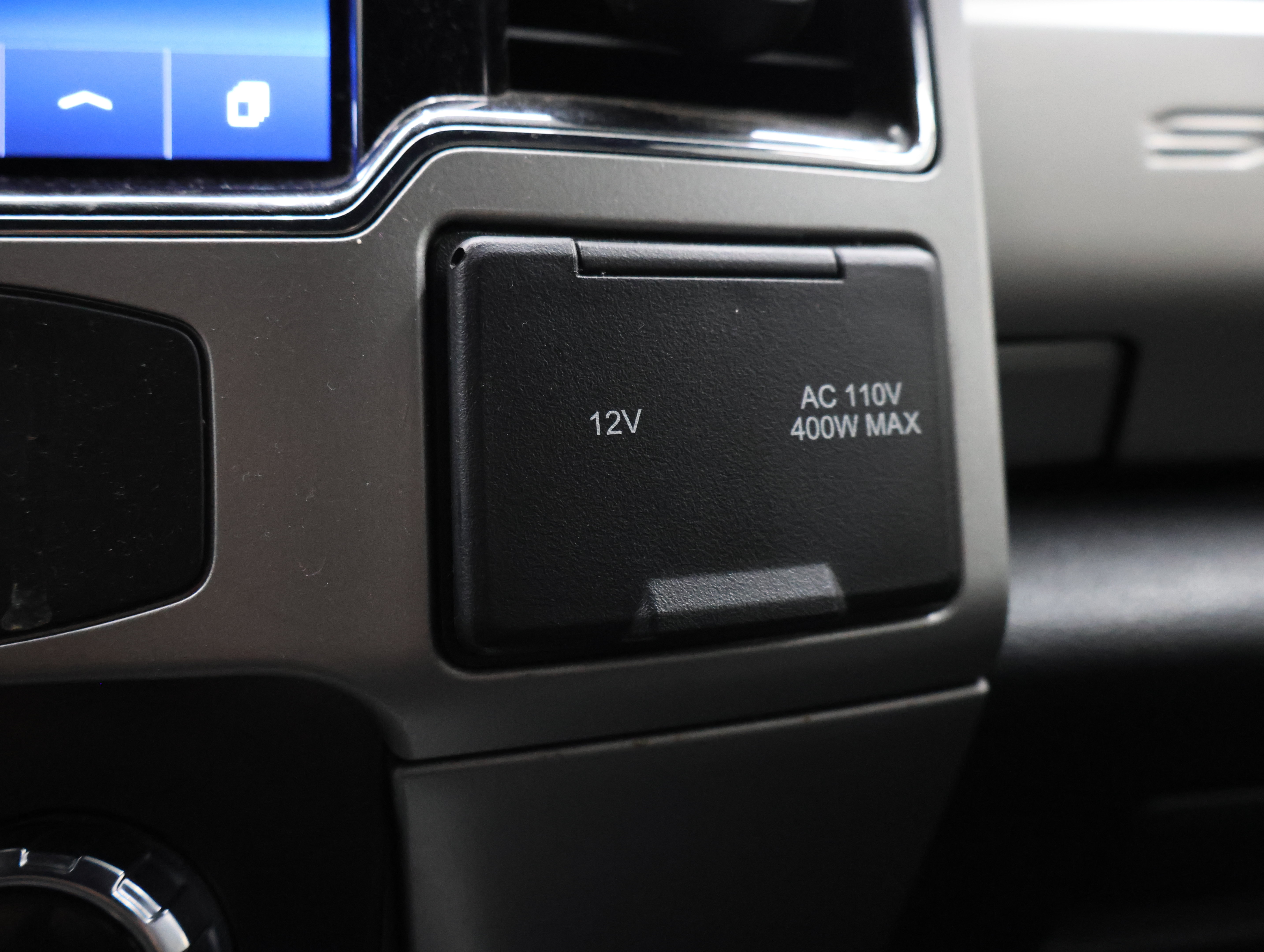 Used 2022 Ford F350 Lariat w/ Black Appearance Package AWD/4WD image 47