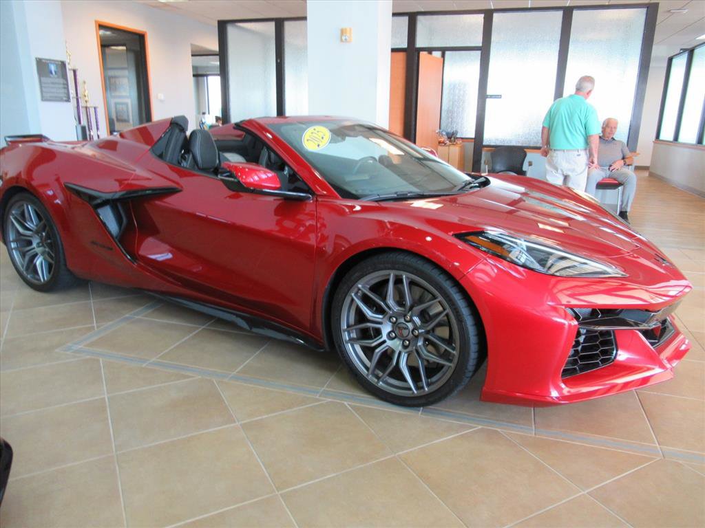 Used 2025 Chevrolet Corvette Z06 image 2