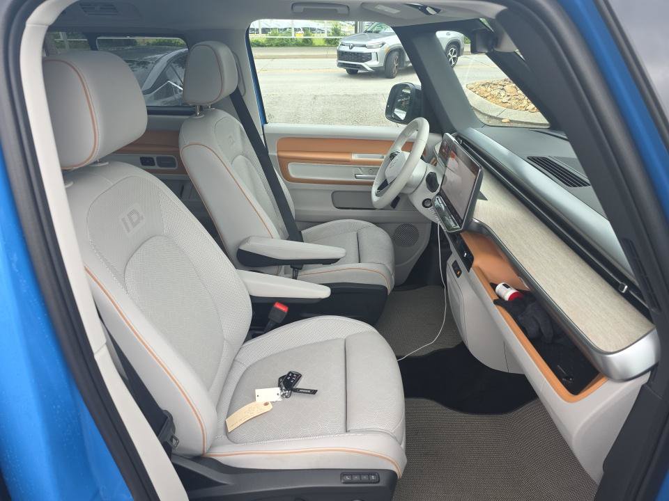 Used 2025 Volkswagen ID. Buzz 1st Edition AWD/4WD image 21